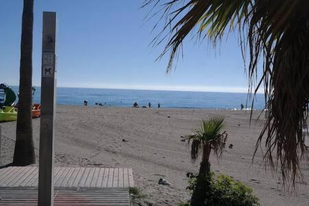 Apartamento En Primera Linea De Playa Nerja Exterior photo